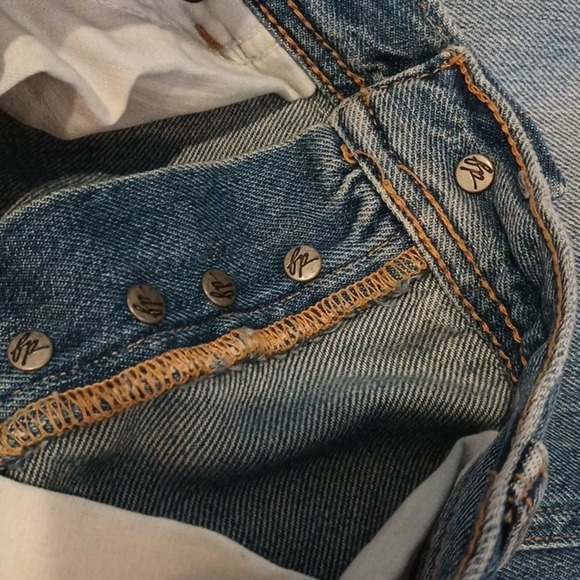 We The Free Faded Blue Frayed Distressed Straight Leg Cropped Jean A11 - Picture 5 of 8